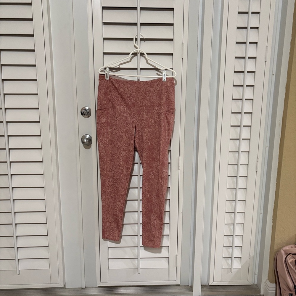 Chico's Zenergy Mauve Patterned Leggings
